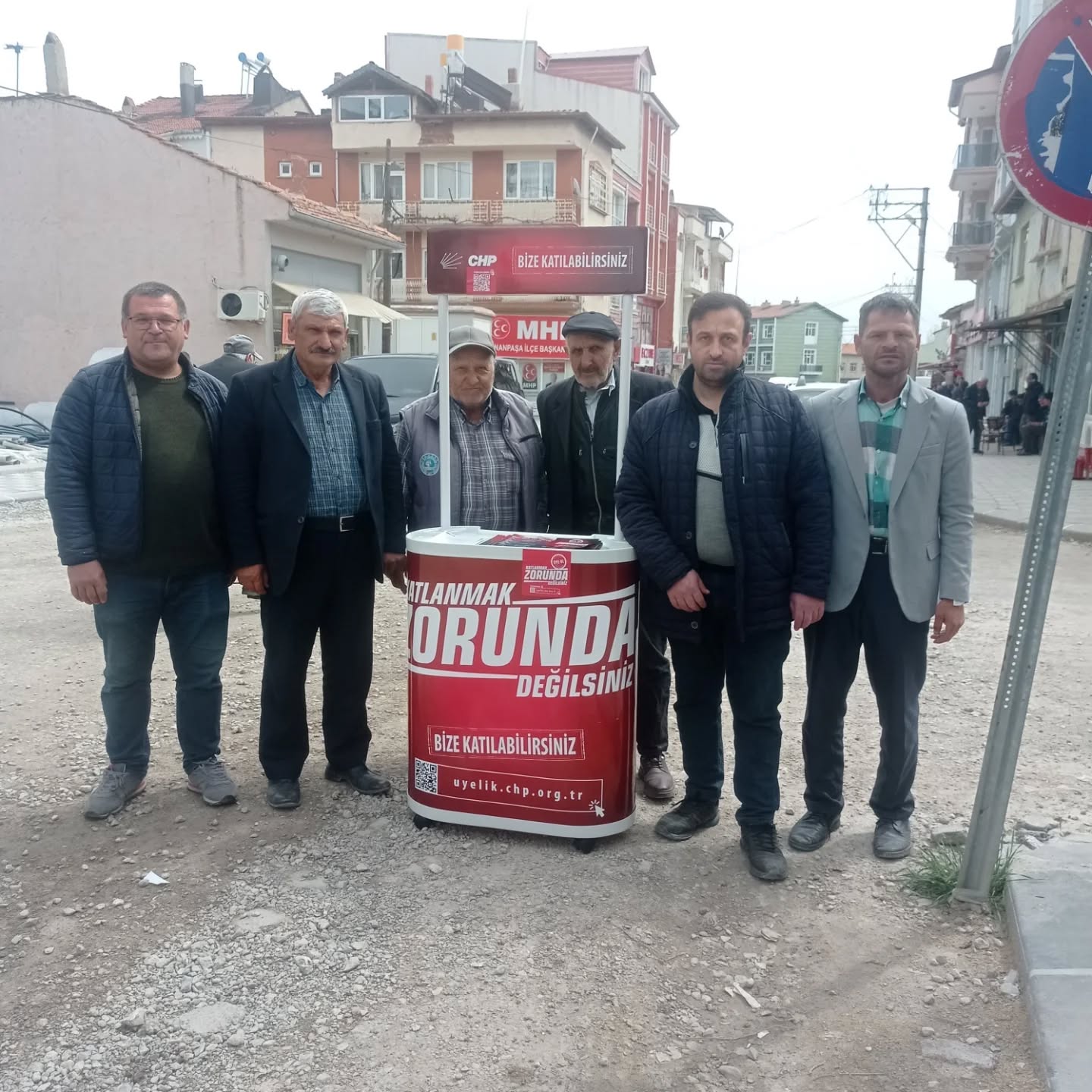 CHP Sinanpaşa İlçe Başkanı Ahmet Demir’den “Meydanlardayız” Mesajı