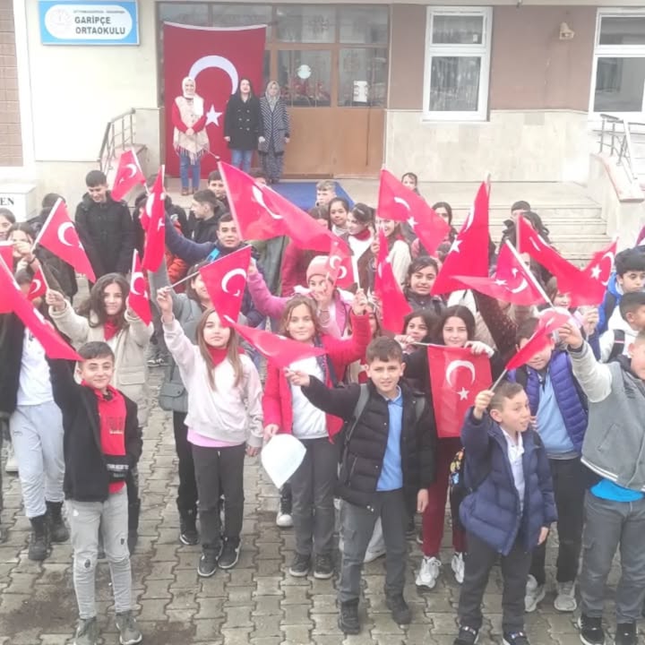 Sinanpaşa Kaymakamlığı Okullarda Bayrak Dönemi Başlattı