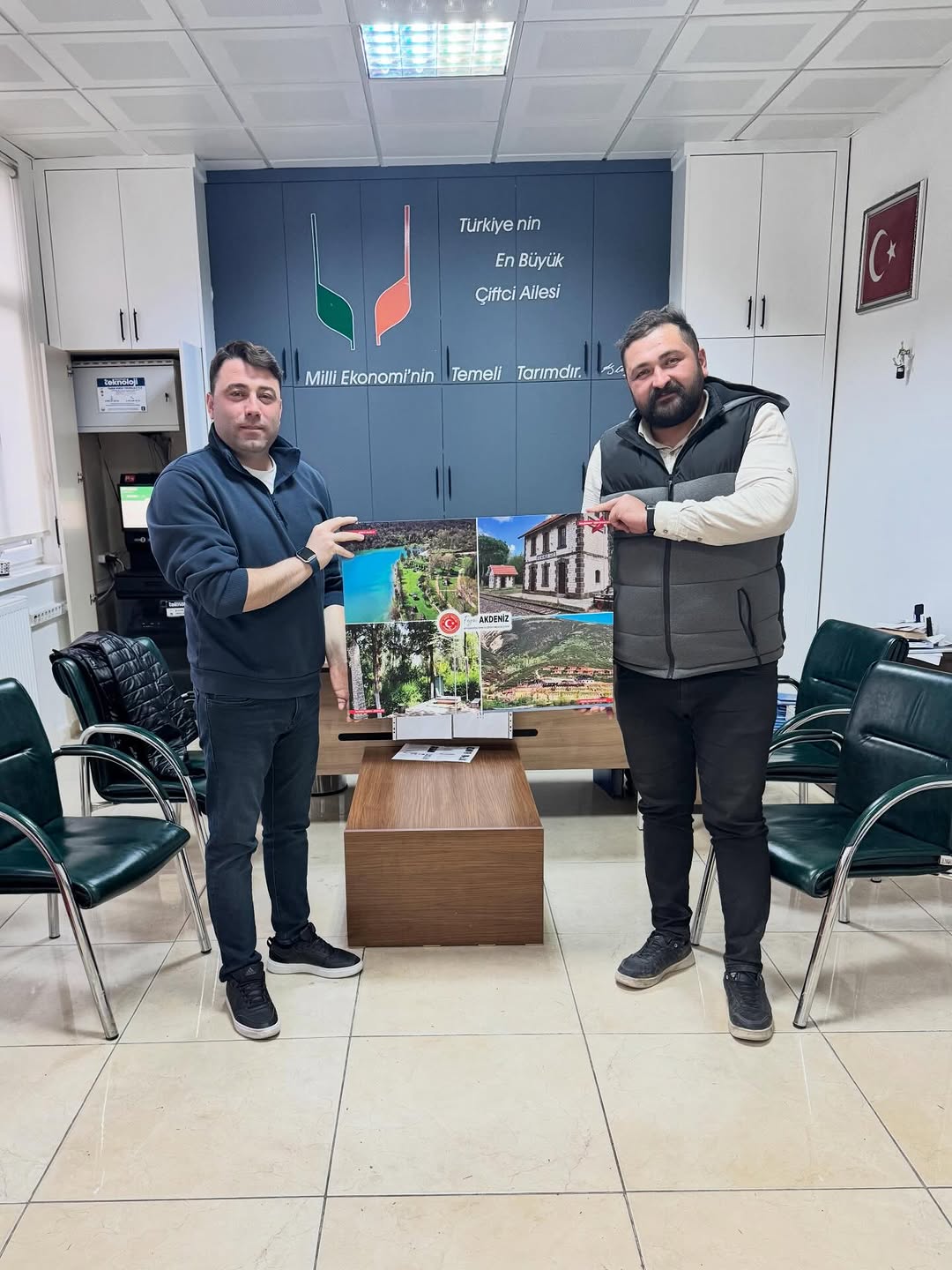 Akdeniz’den Tarım Kredi Kooperatifi Müdürü Bayram’a ziyaret