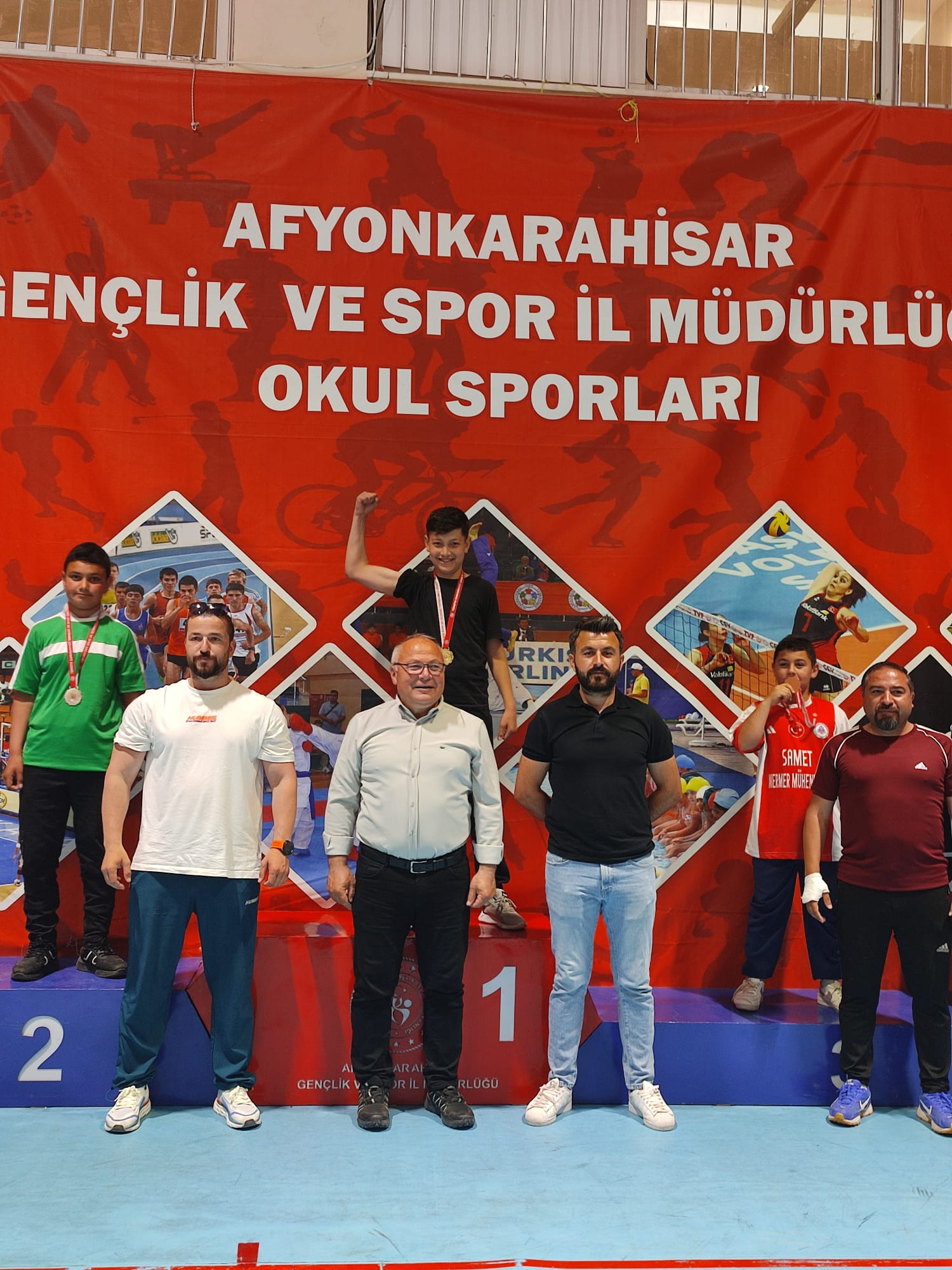 Muzaffer Yılmaz Ortaokulu Bilek Güreşinde Zirveye Çıktı