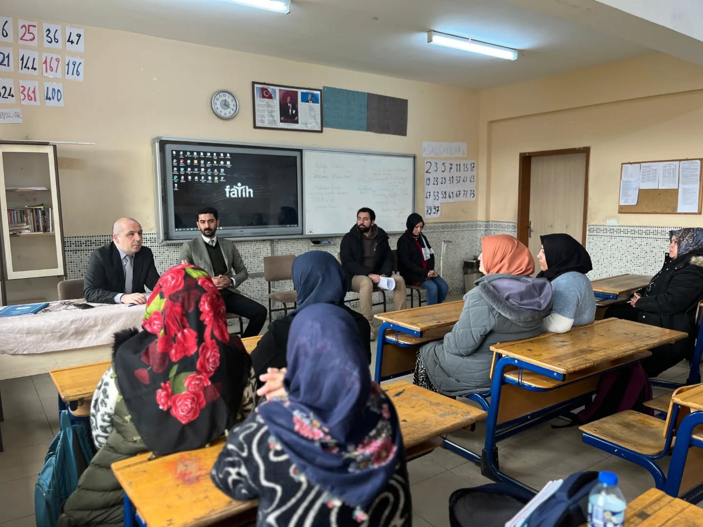 Müdür Duru Garipçe Ortaokulu’nda Velilerle Bir Araya Geldi