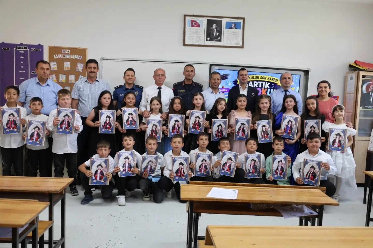 KILIÇARSLAN İLKOKULU'NDA KARNE HEYECANI YAŞANDI