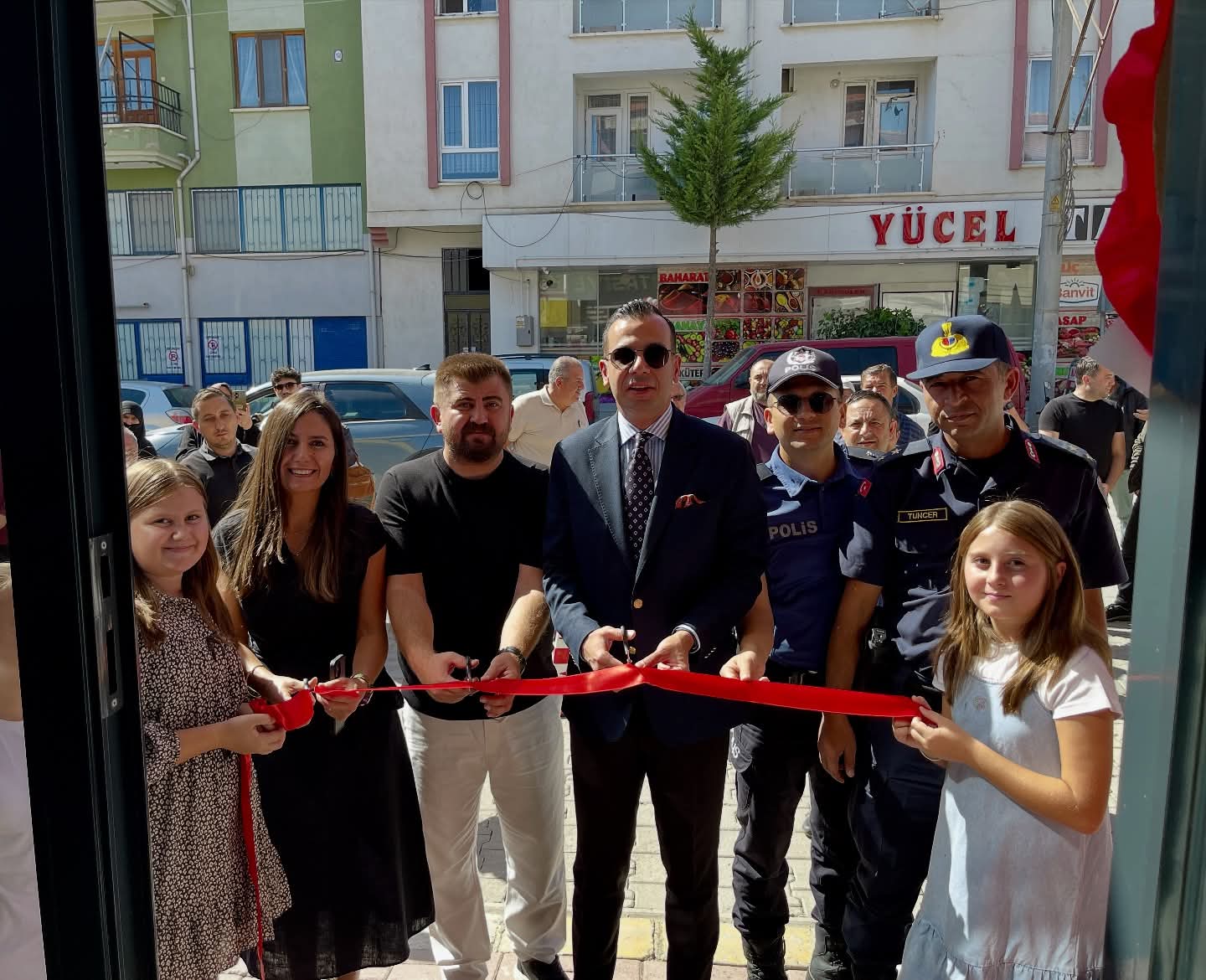 Kaymakam Emrah Aslan’dan Aydın Kırtasiye’ye Hayırlı Olsun Ziyareti