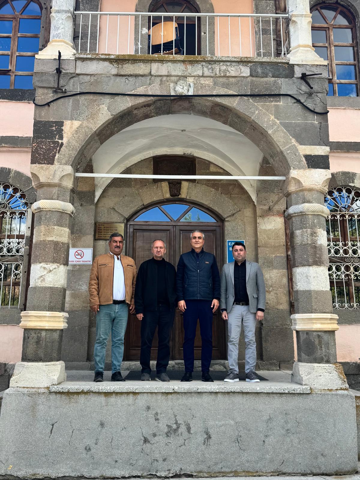 MHP’li Akdeniz’den Sinanpaşa MYO Müdürü Tekbaş’a ziyaret!