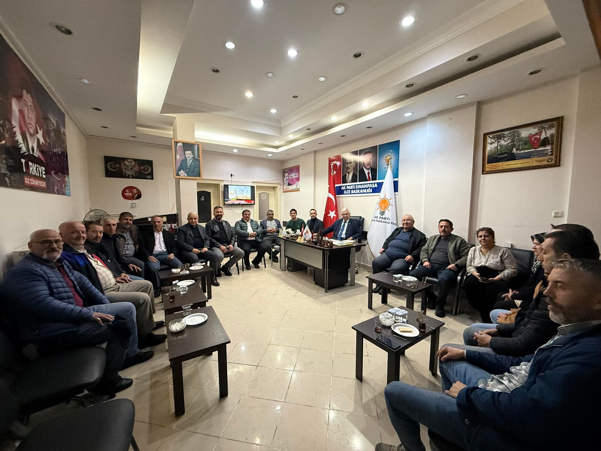 AK Parti Sinanpaşa İlçe Teşkilatı Haftalık Toplantısını Gerçekleştirdi