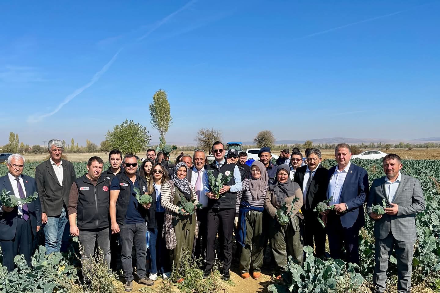 Vali Doç. Dr. Kübra Güran Yiğitbaşı’nın Destekleriyle Brokoli Yetiştiriciliğinde Büyük Başarı