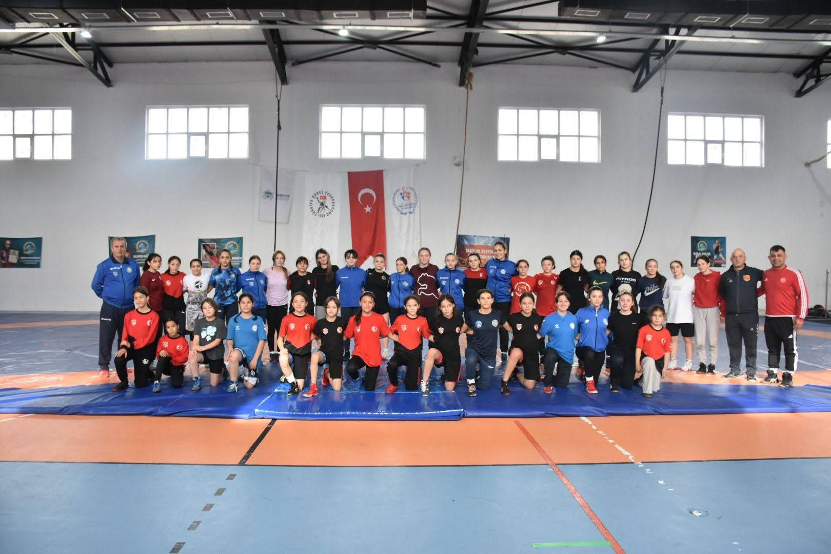 Kosova ve Makedonya Milli Güreşçileri Taşoluk’ta Kampa Girdi