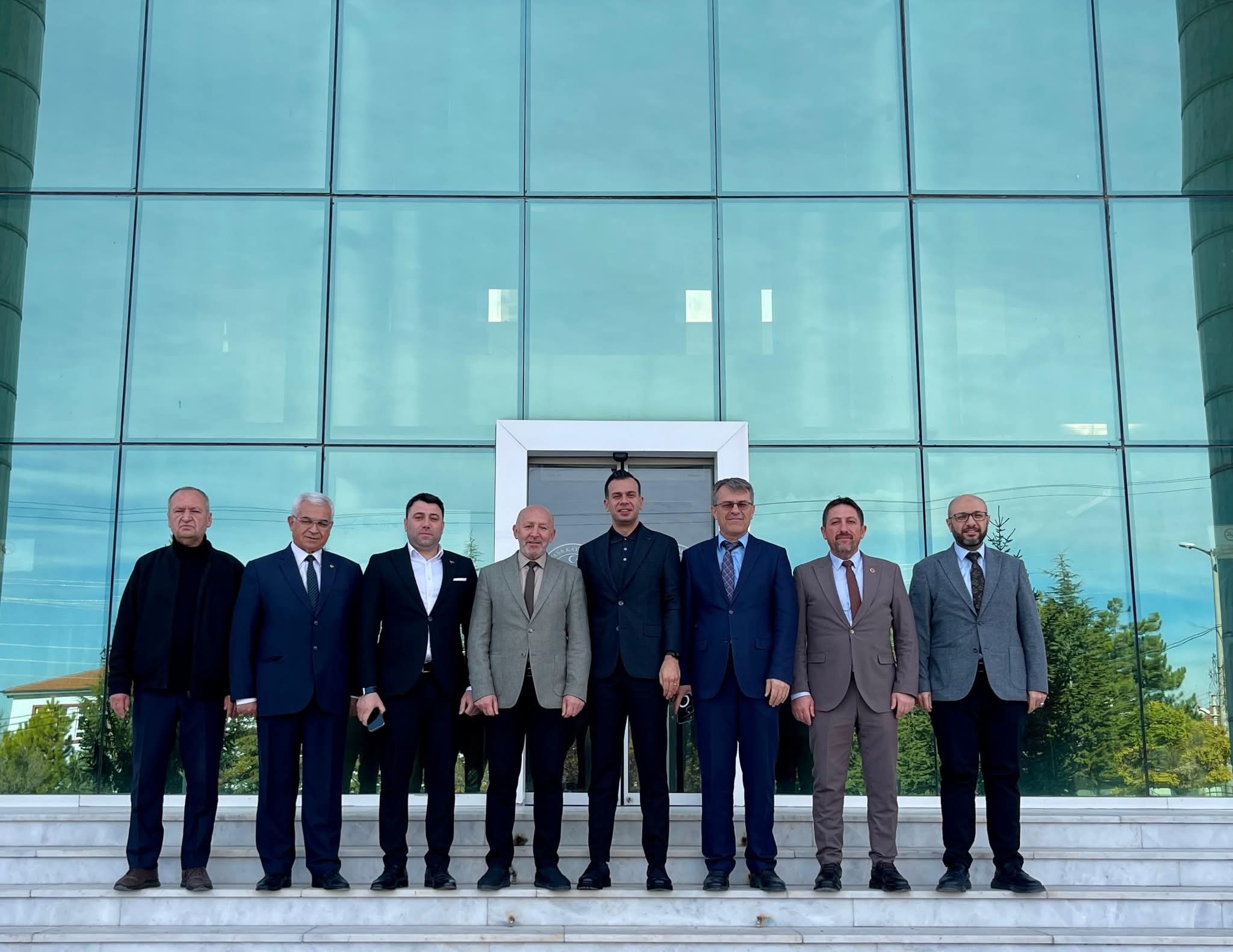 SİNANPAŞA’DA YENİ İŞ MAKİNELERİ HİZMETE BAŞLADI