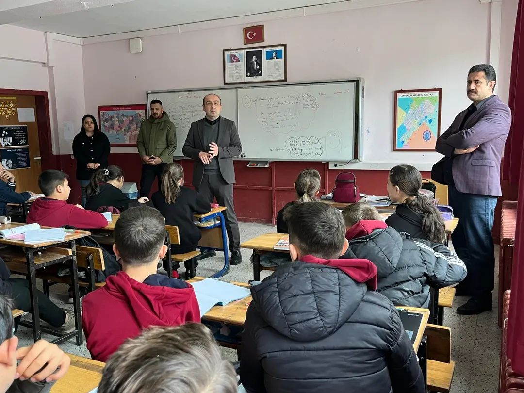 SİNANPAŞA İLÇE MİLLİ EĞİTİM MÜDÜRÜNDEN OKUL ZİYARETLERİ