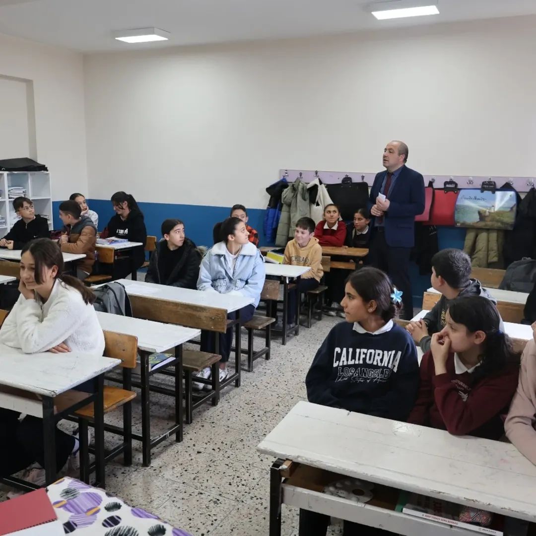 SİNANPAŞA’DA OKUL ZİYARETLERİ: “BİRLİKTE BAŞARACAĞIZ” MESAJI