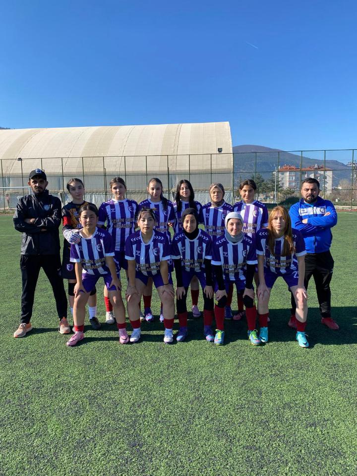 Taşoluk Belediyespor Kadın Futbol Takımı Hazırlıklarını Sürdürüyor