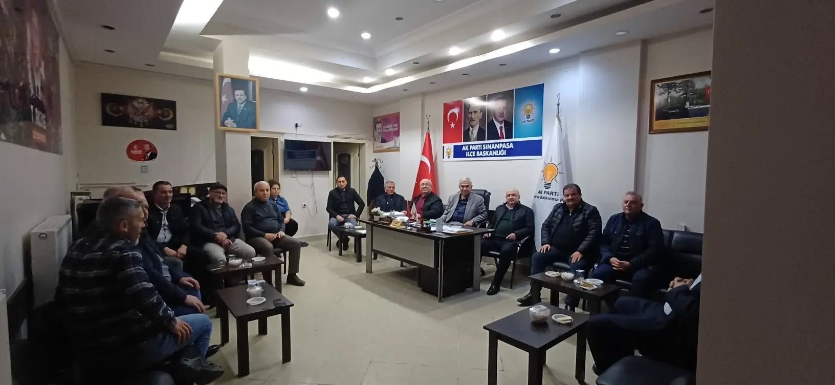 AK Parti Sinanpaşa İlçe Teşkilatı Haftalık Olağan Toplantısını Gerçekleştirdi