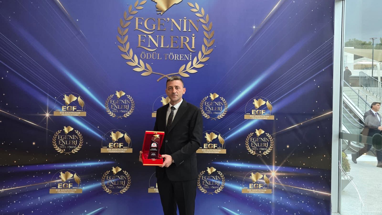 Sinanpaşa Belediye Başkanı Tolga Yıldırım’a “Ege’nin En Başarılı İlçe Belediye Başkanı” Ödülü