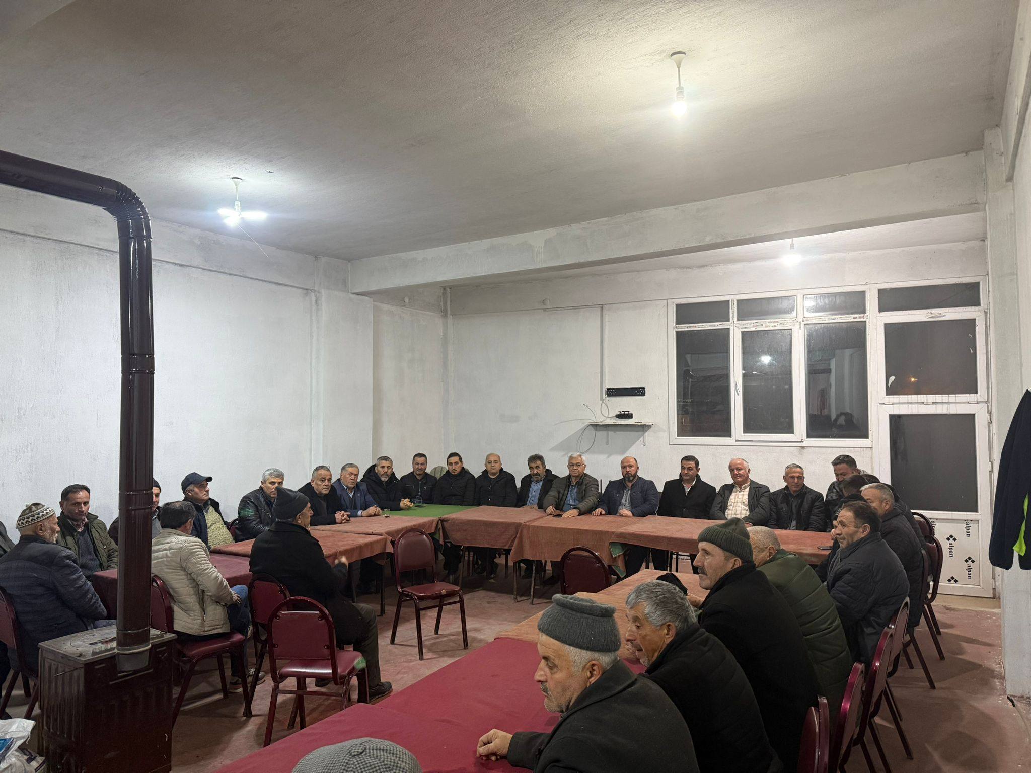 AK Parti Sinanpaşa İlçe Danışma Kurulu Toplantısı Düzağaç’ta Yapıldı