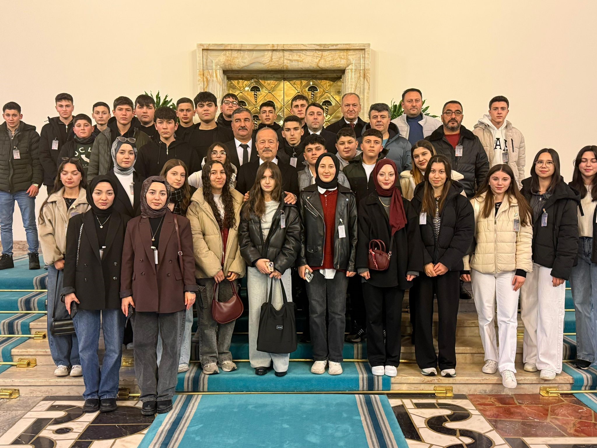 Milletvekili Mehmet Taytak, Sinanpaşa’dan Gelen Başarılı Öğrencileri Gazi Meclis’te Ağırladı