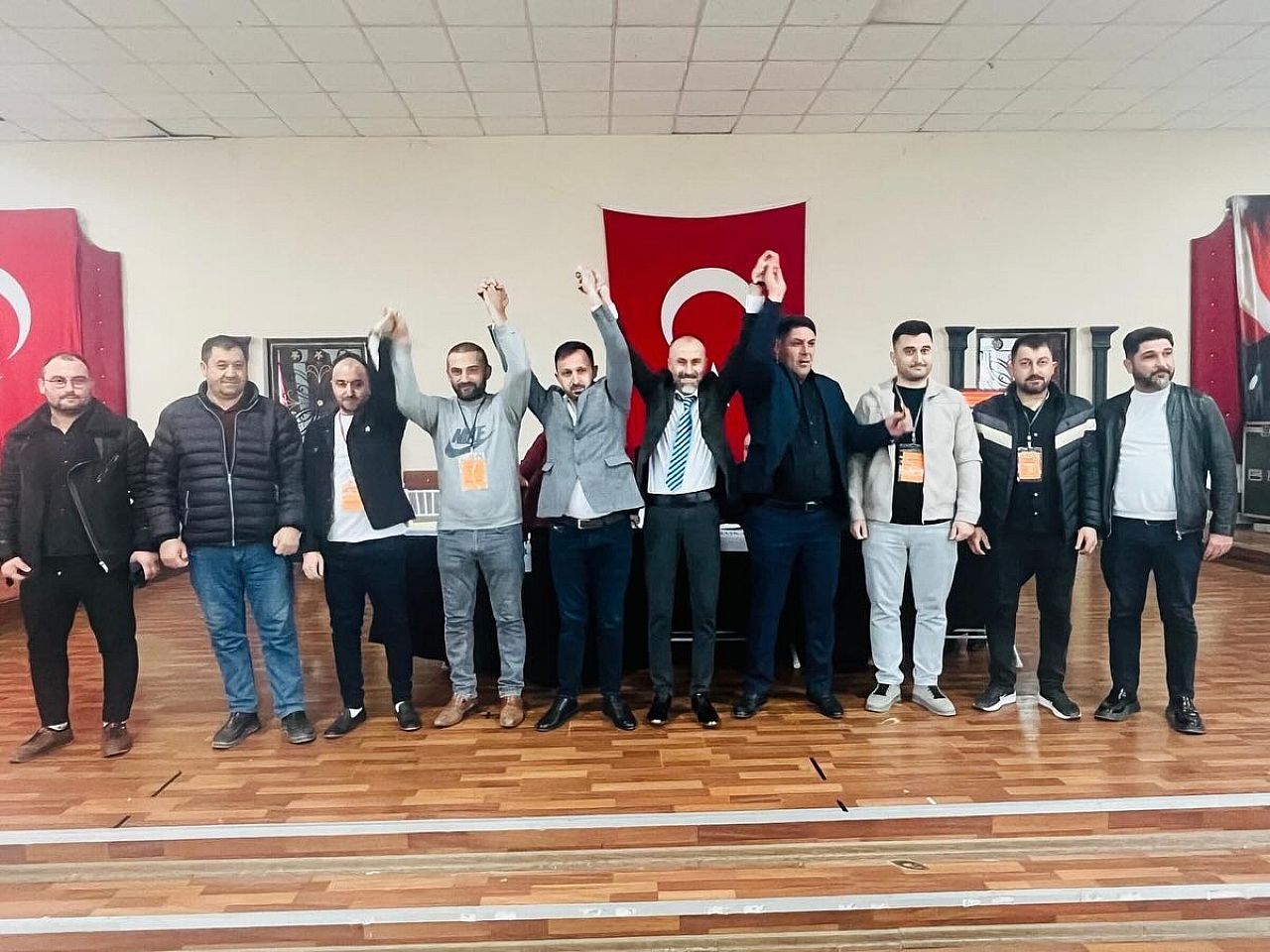 Sinanpaşa Şoförler ve Otomobilciler Esnaf Odası Başkanlığı seçimini Mehmet Müjde kazandı