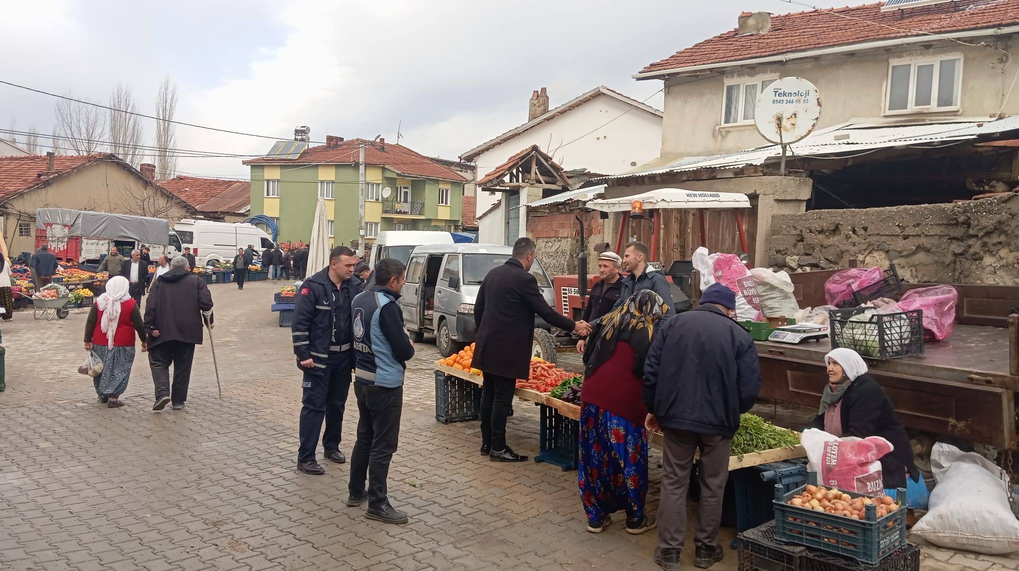 Başkan Selçuk Çetinkaya Pazar Yerinde Esnafla Buluştu