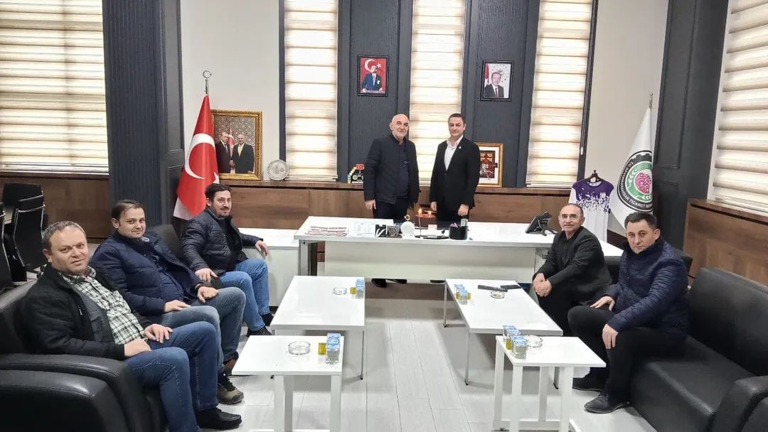 Kırka Belediye Başkanı Hakan Şahin’e Sürpriz Doğum Günü Kutlaması