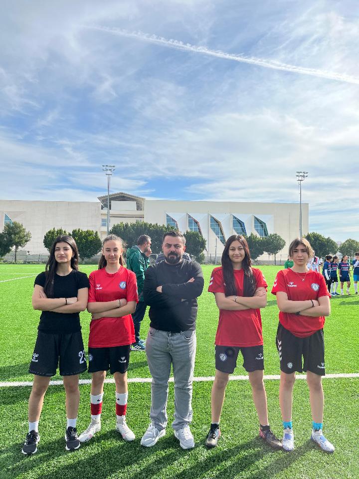 Taşoluk Belediyespor Kadın Futbol Takımı’ndan Büyük Gurur