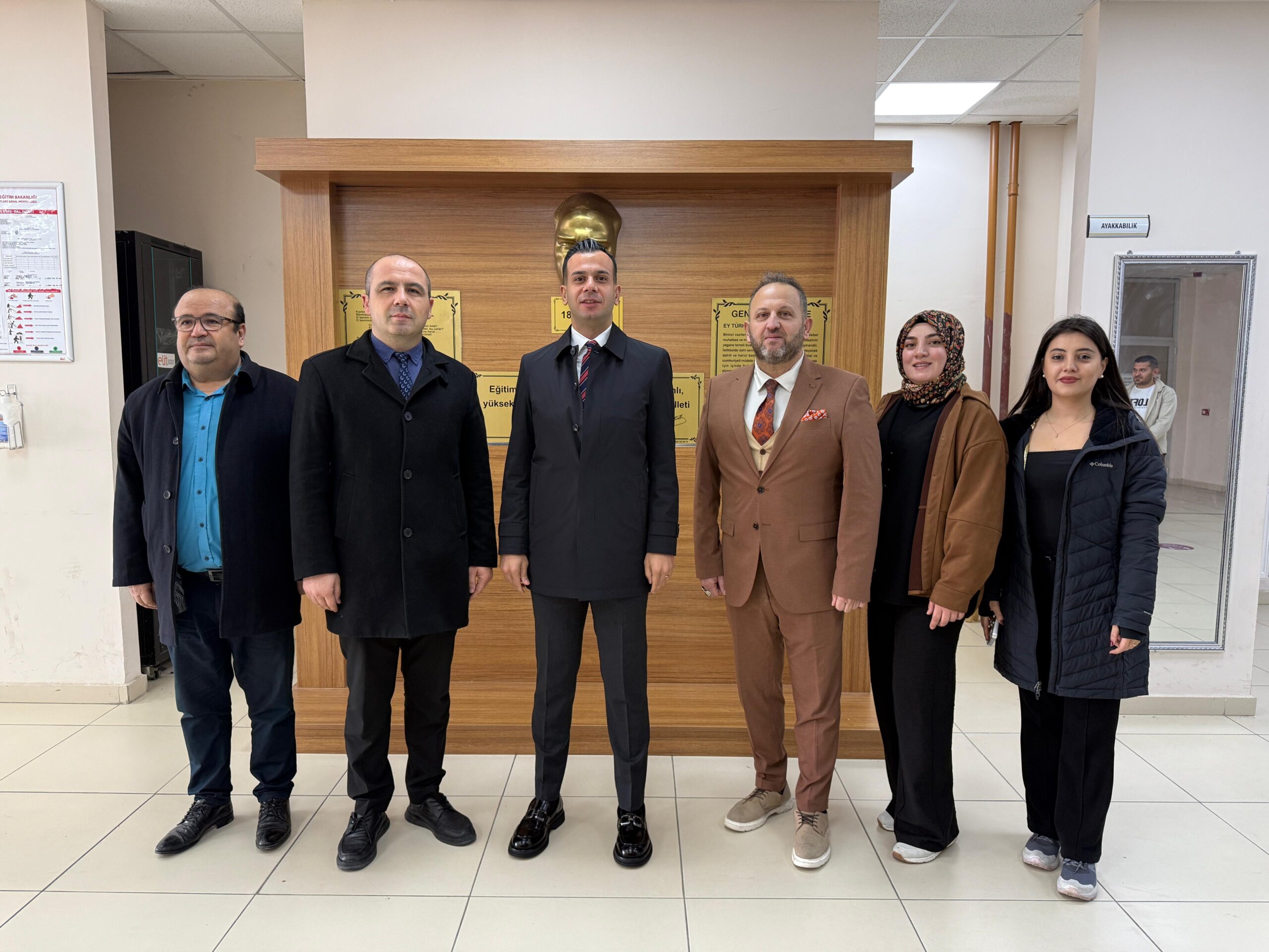 Sinanpaşa’da öğrencilerin yemekleri pansiyon mutfağından