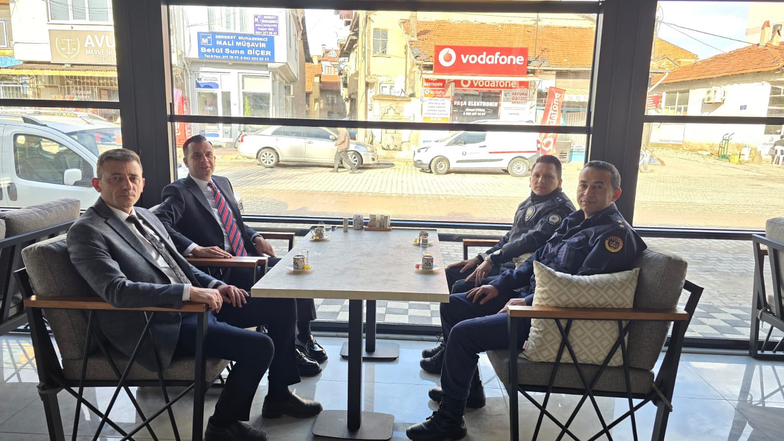 Sinanpaşa’da Yeni Sosyal Tesis Protokolden tam not aldı