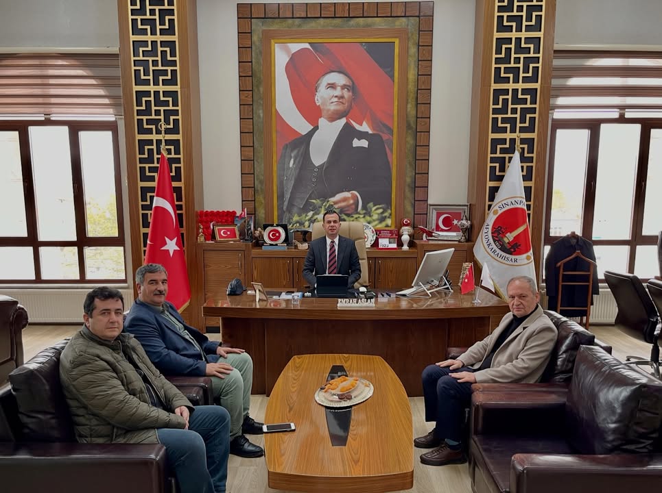 MHP Sinanpaşa İlçe Teşkilatından Kaymakam Aslan’a Ziyaret