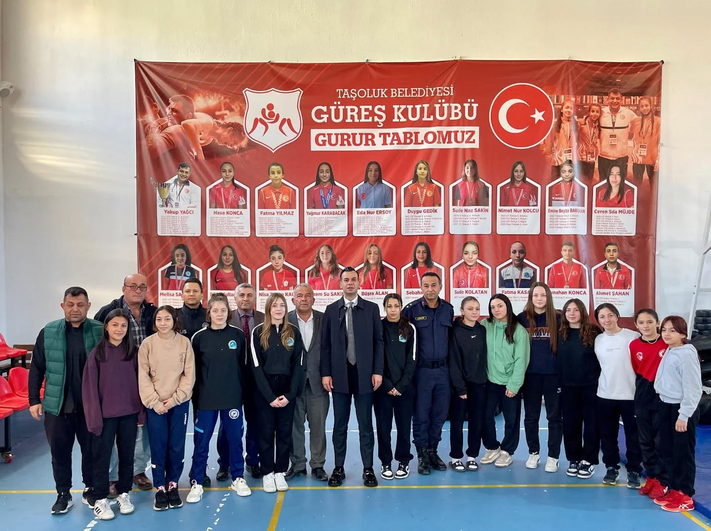 Sinanpaşa Kaymakamı Emrah Aslan’dan Taşoluk Güreş Kulübü’ne Ziyaret