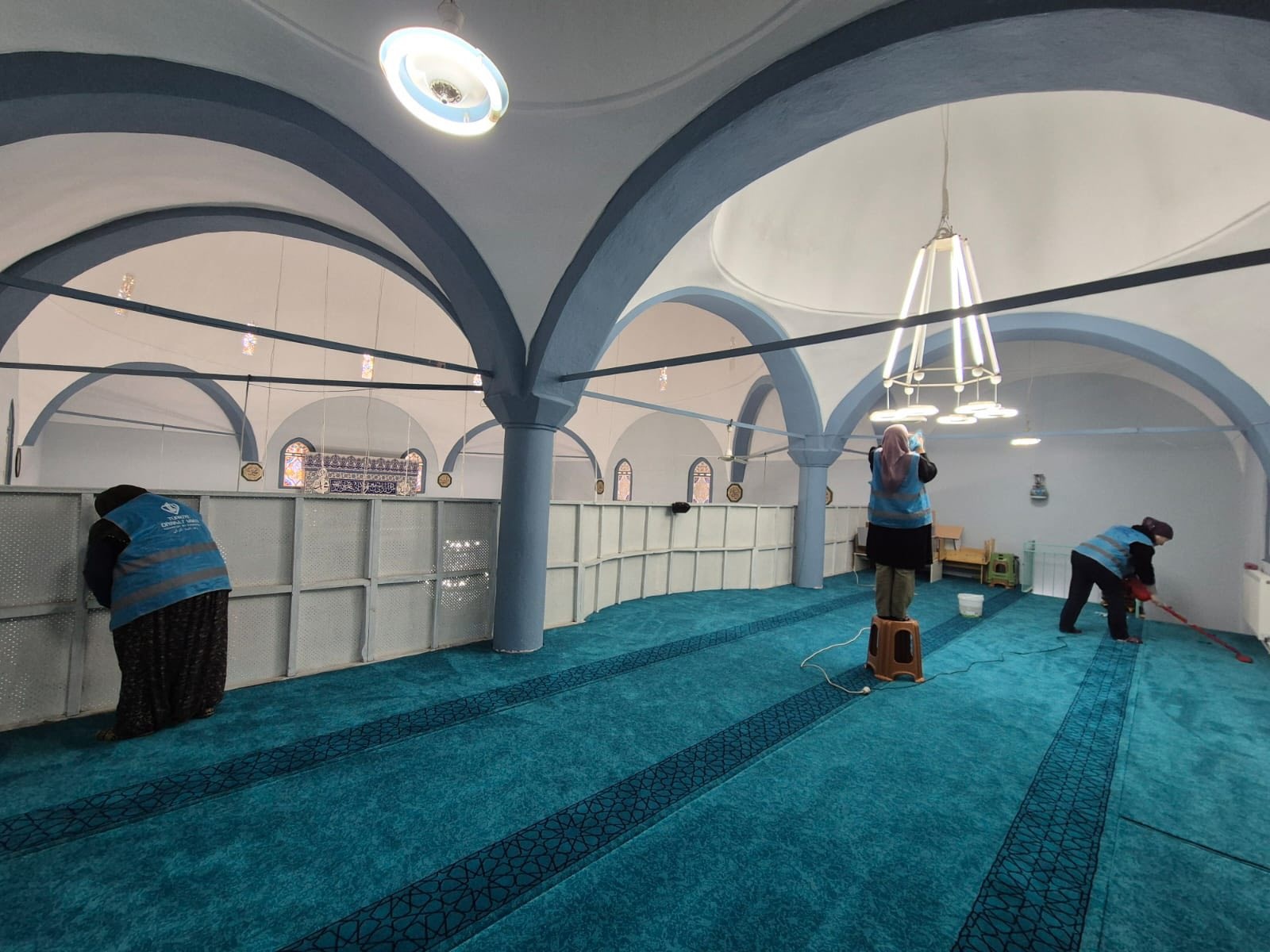 SİNANPAŞA’DA CAMİLERDE TEMİZLİK SEFERBERLİĞİ