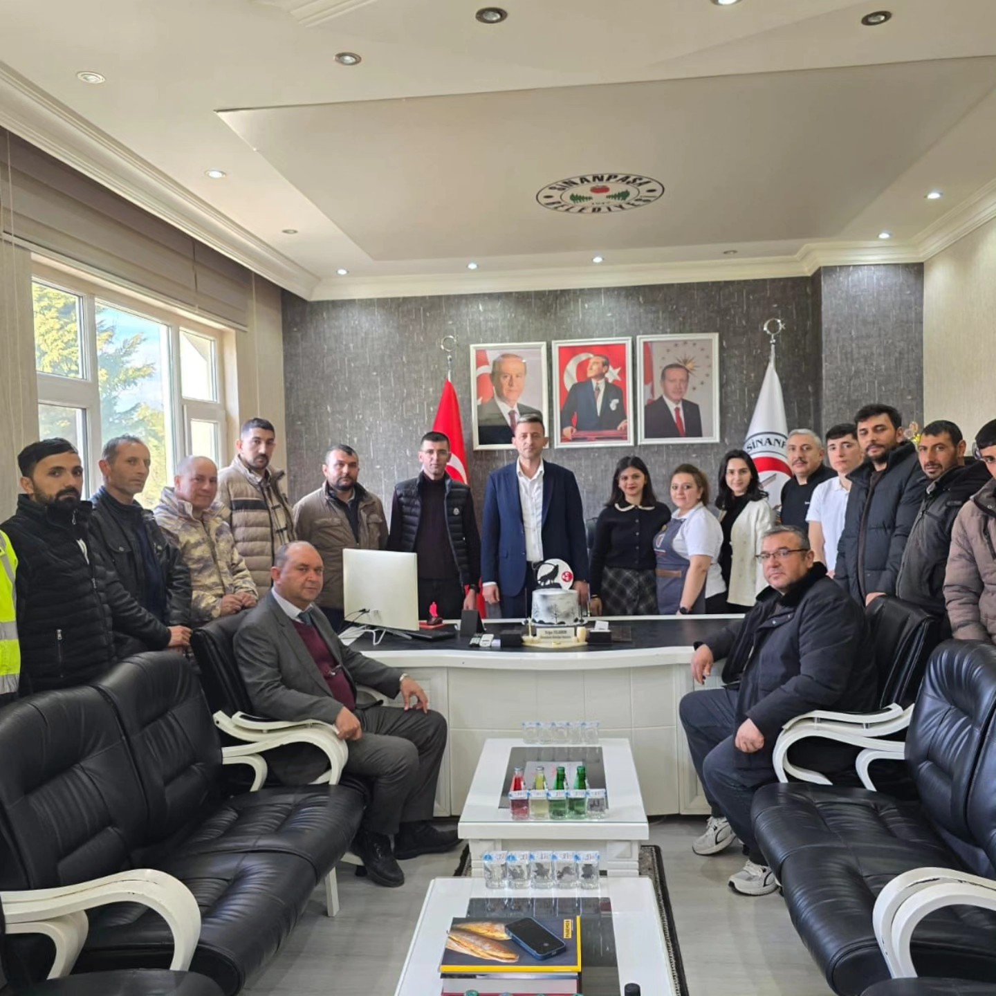 Başkan Tolga Yıldırım’a Personelden Doğum Günü Sürprizi