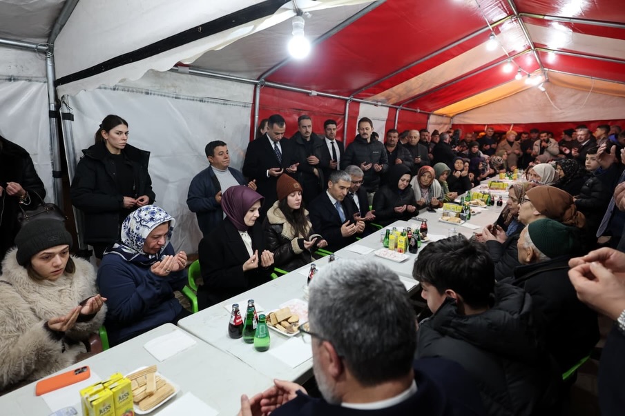 Bakan Göktaş ve protokolden Karabacak Ailesine taziye ziyareti