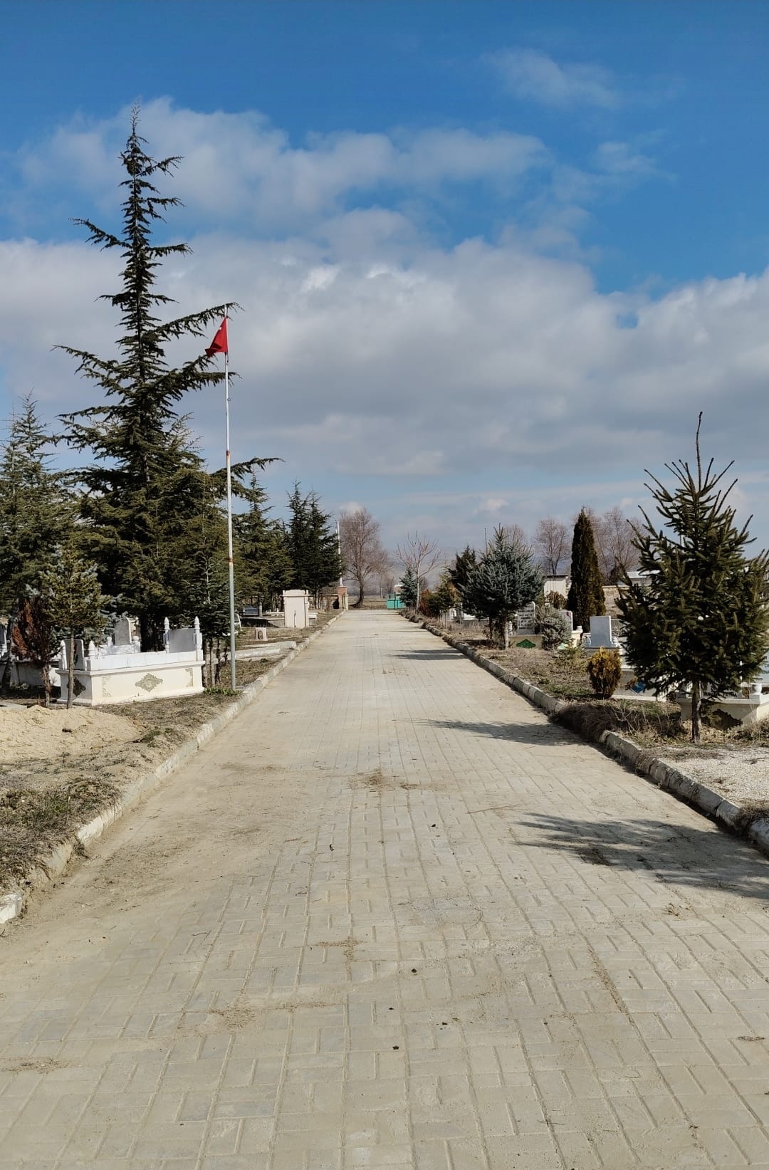Başkan Osman Ateş Talimat Verdi, Kabristan Temizlendi