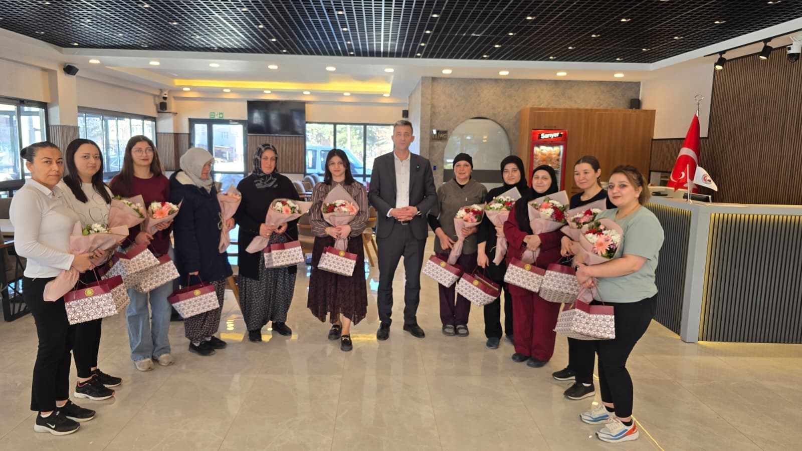 Başkan Tolga Yıldırım Kadınların Gününü Kutladı