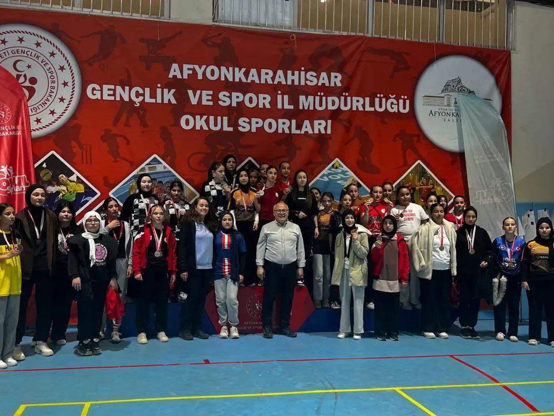 Sinanpaşa’nın Bileği Bükülmüyor