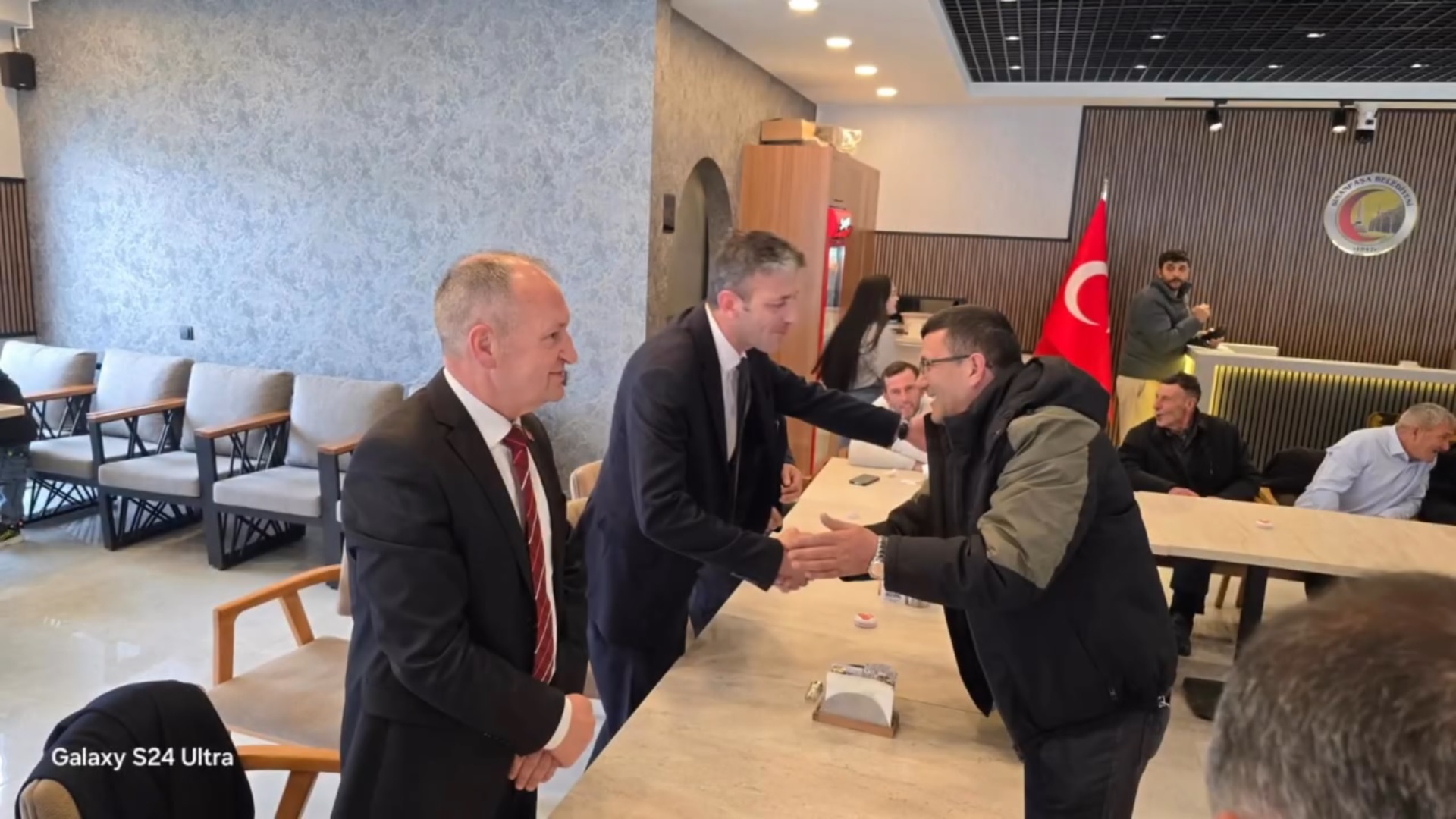 Başkan Tolga Yıldırım Vatandaşlar ve Personelle Bayramlaştı