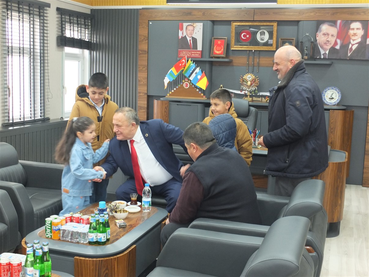 Başkan Hacı Candan Bayramlaşmada Vatandaşlarla Buluştu