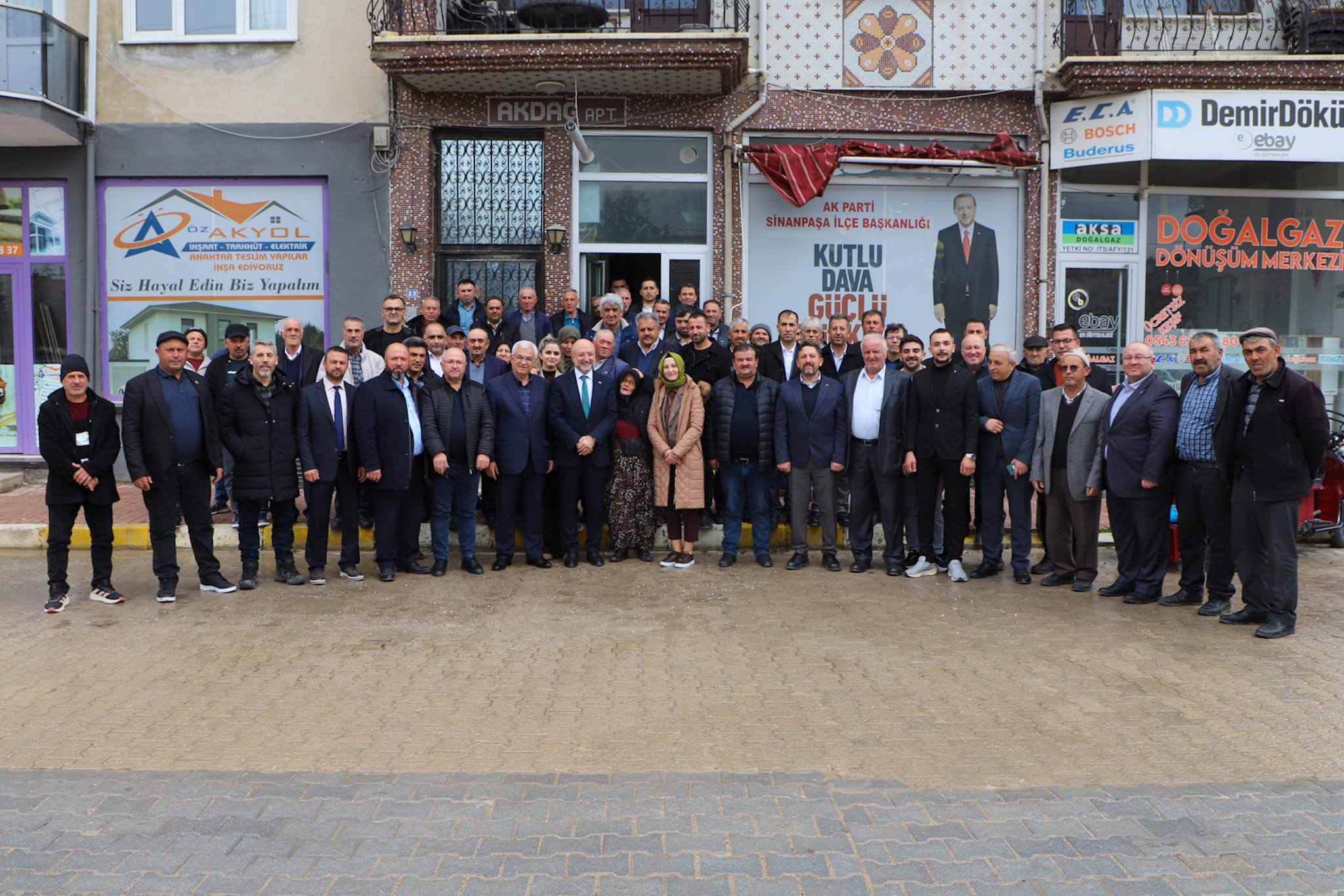 AK Parti Sinanpaşa Teşkilatı Bayramın Son Gününde Bir Araya Geldi