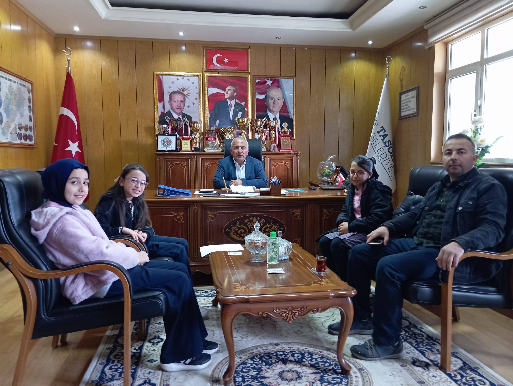 Taşoluk’ta Başkanlık Koltuğu Minik Esra Eker’e Devredildi