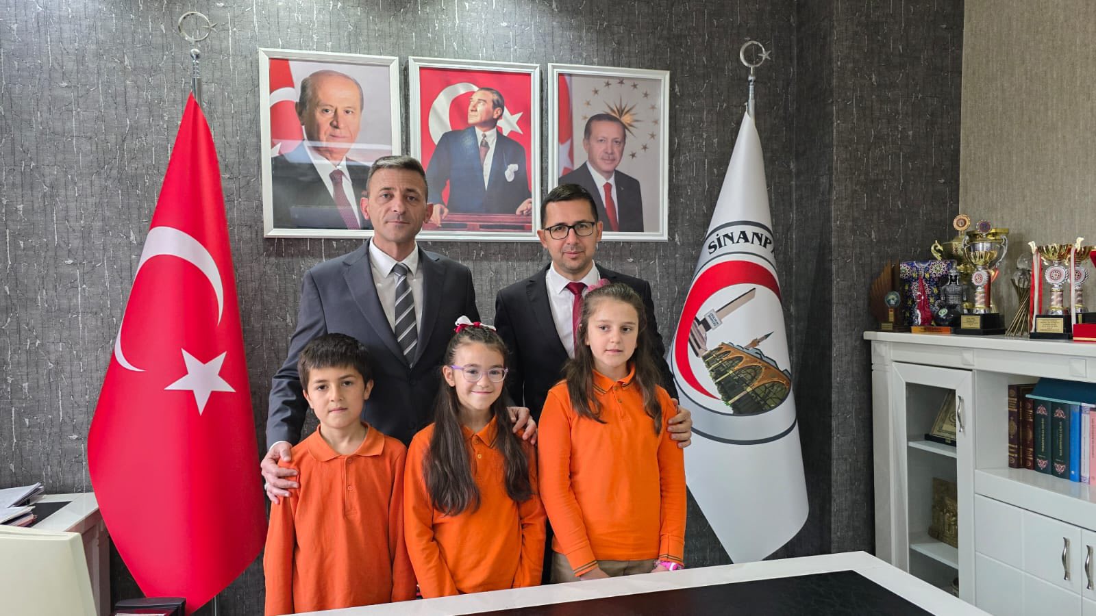 Geleceğin Başkanları Sinanpaşa’da Koltuğa Oturdu