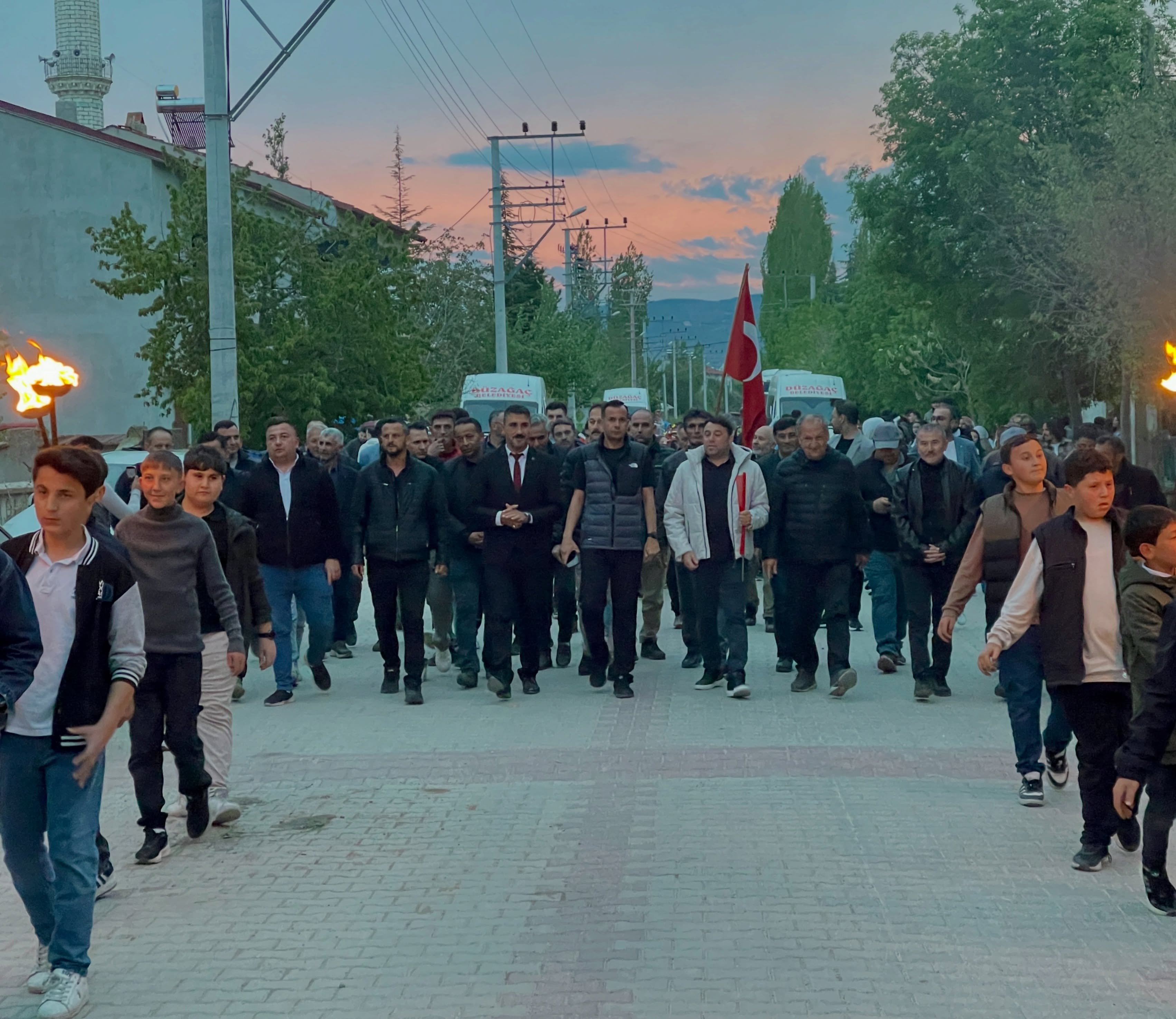 Sinanpaşa ve Düzağaç’ta 19 Mayıs Coşkusu Fener Alayıyla Taçlandı - 1