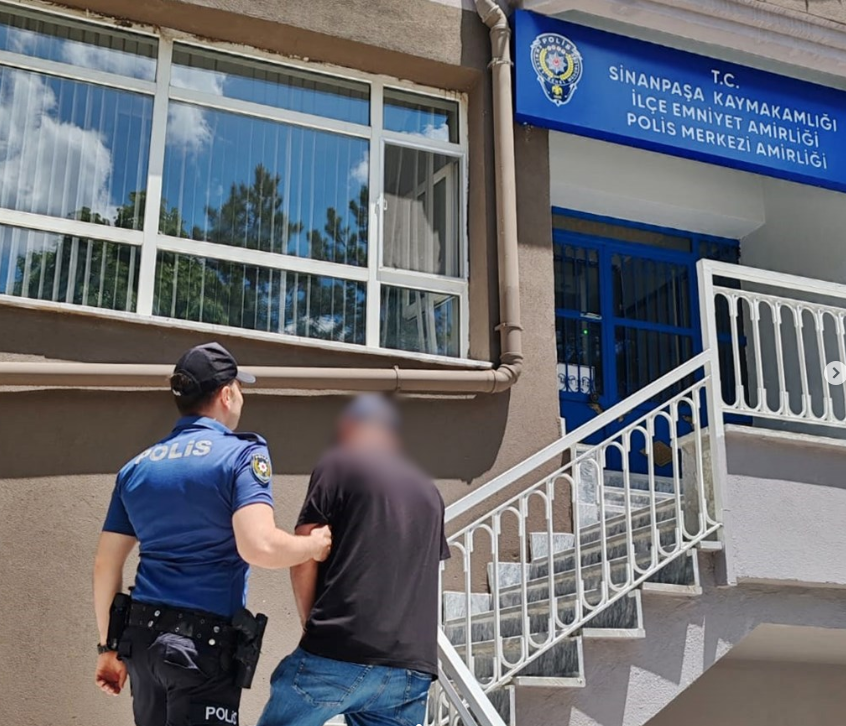 Ruhsatsız Silah Suçundan Aranan Şahıs Yakalandı