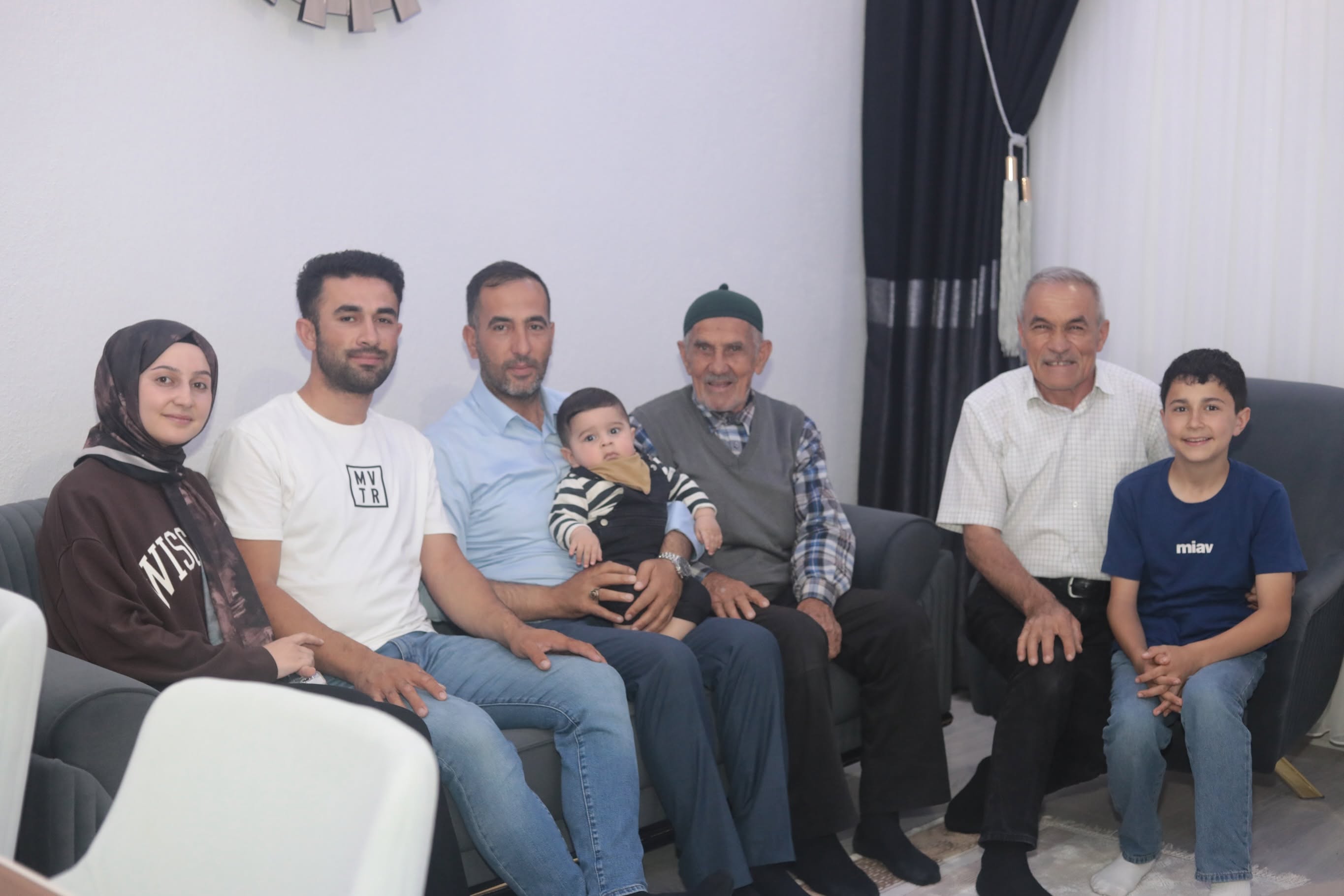 BAŞKAN ALİ BARAN’DAN ARİF ARAS BEBEĞE “HOŞ GELDİN BEBEK” ZİYARETİ