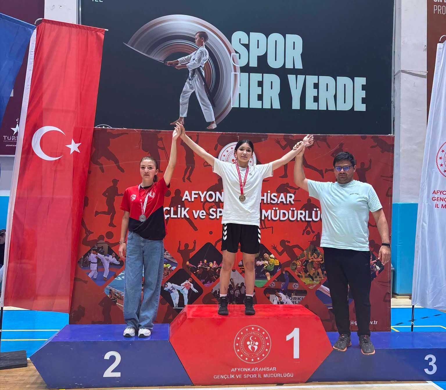 TAŞOLUKLU GÜREŞÇİLERDEN İL ŞAMPİYONASINDA BÜYÜK BAŞARI