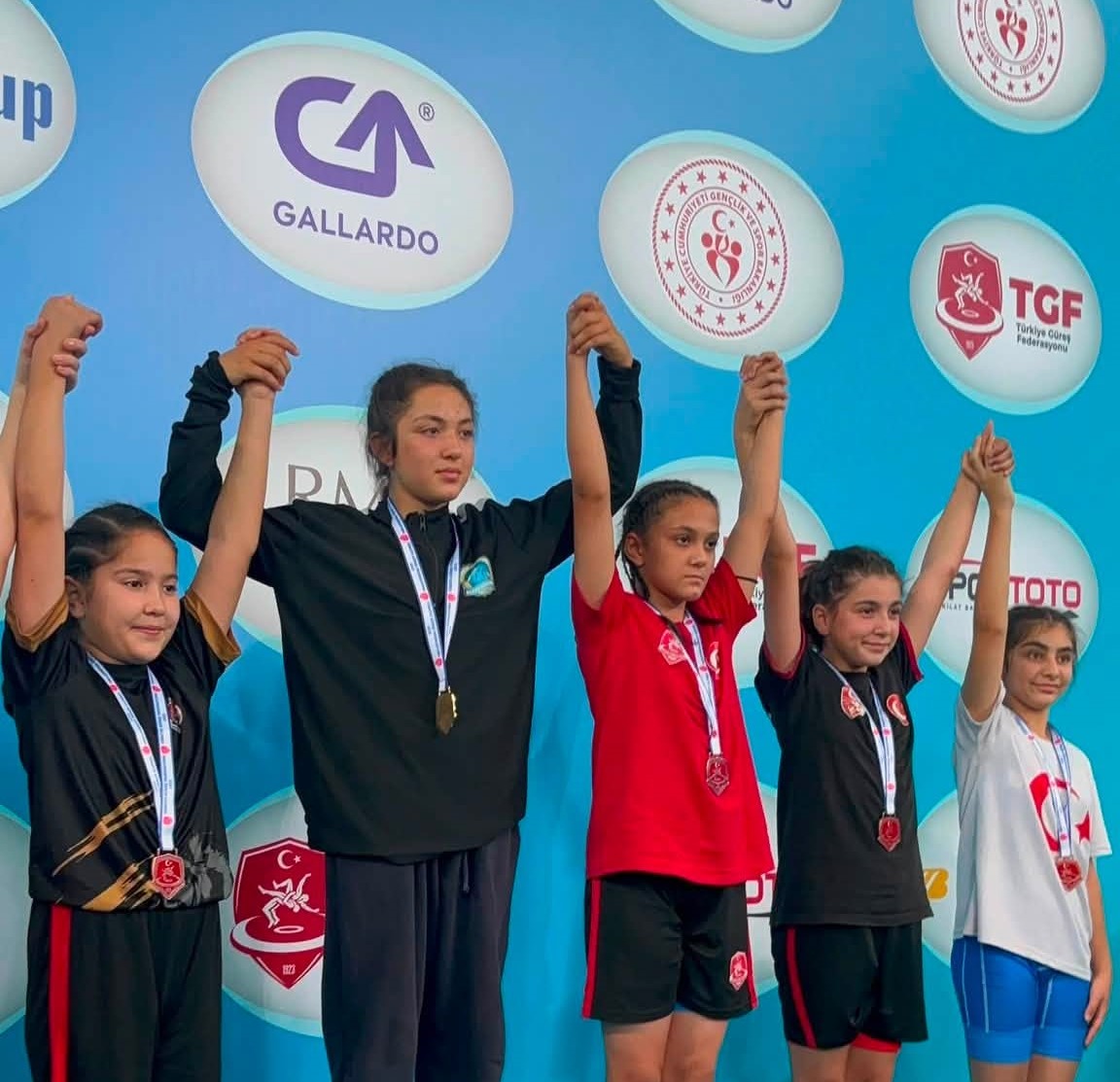 Taşoluk'un Minik Şampiyonları Türkiye'yi Salladı