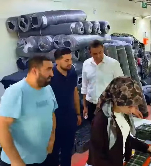 Başkan Şahin ve Doğukan Ergin Tekstil Fabrikasını Gezdi