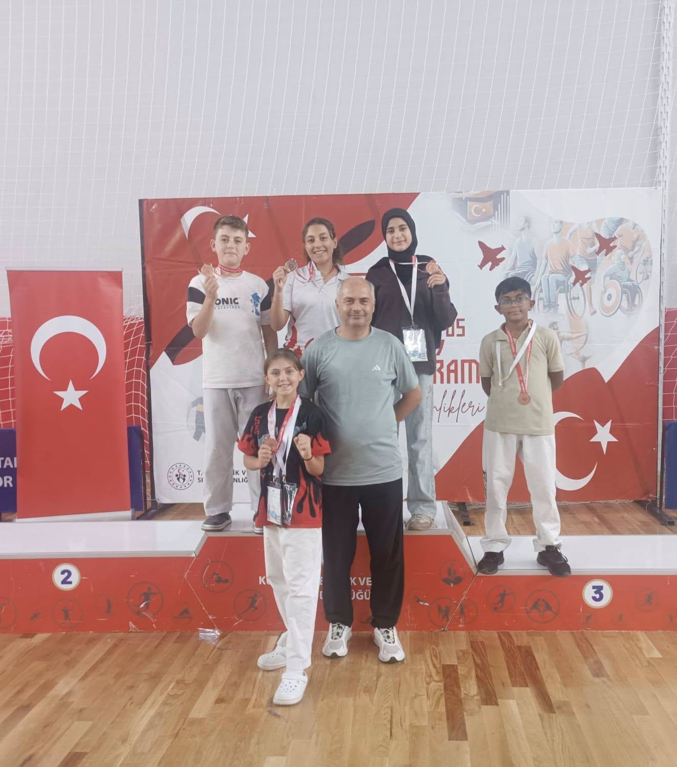 Taşoluklu Sporcular Kütahya’da Fırtına Gibi Esti:
