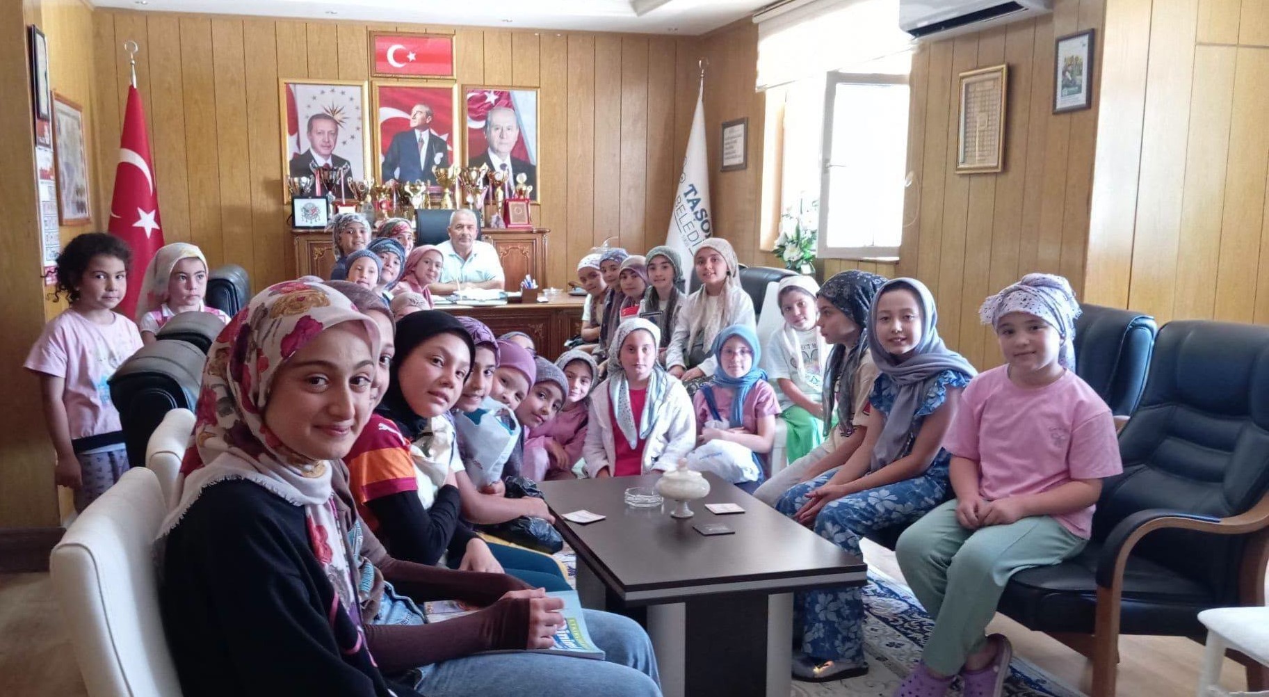 Taşoluk’ta Çocuklardan Başkan Özen’e Sürpriz Ziyaret