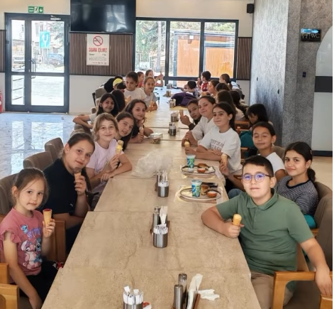 Sinanpaşa Belediyesi, Yaz Kur’an Kursu Öğrencilerini Unutmadı
