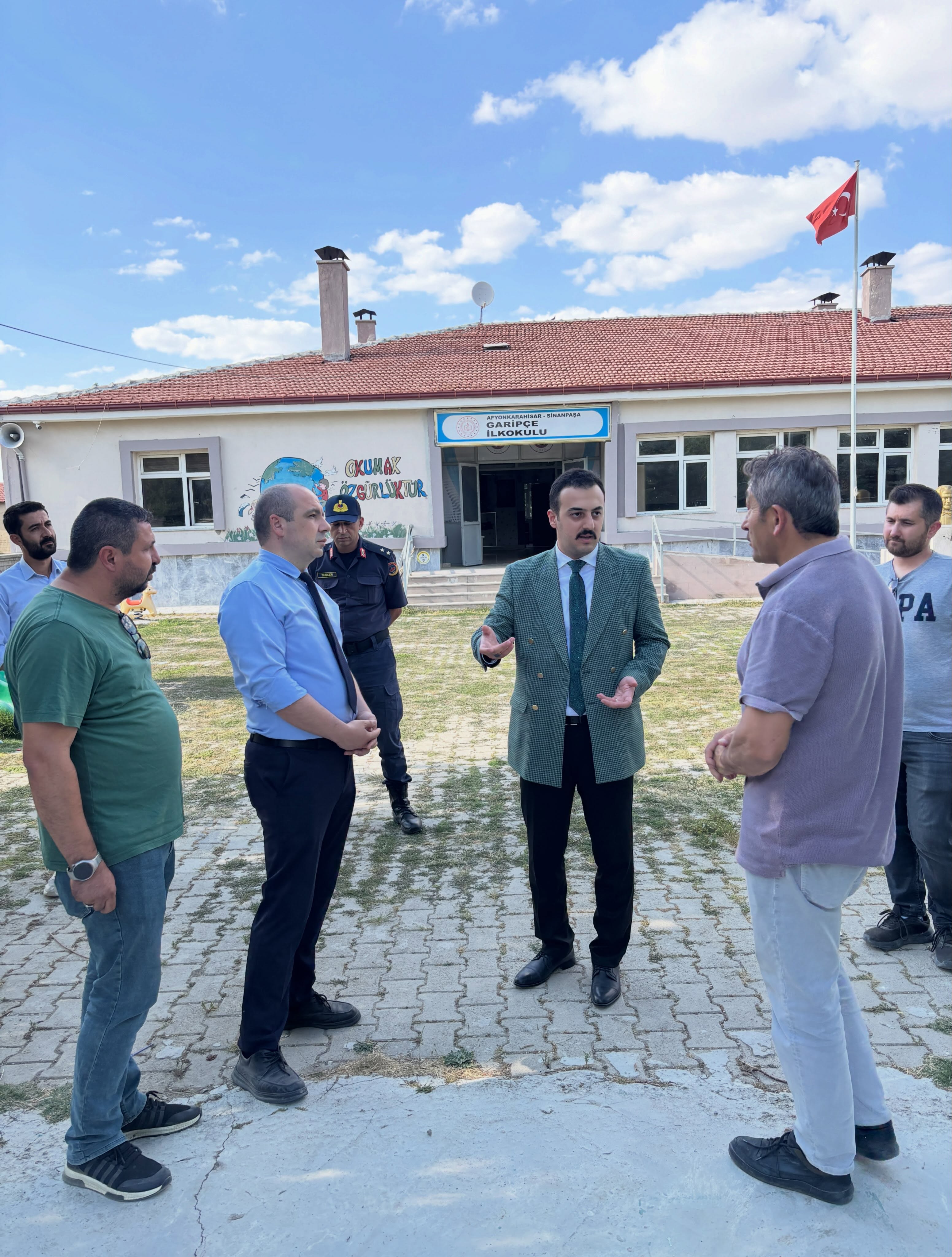 KAYMAKAM MİROĞLU’NDAN OKULLARDA TADİLAT İNCELEMESİ