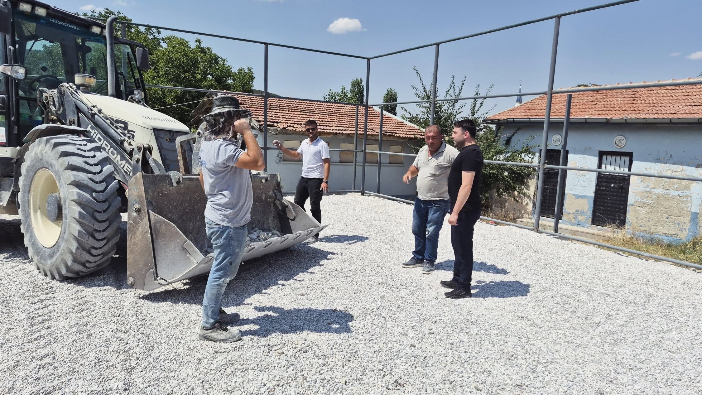 MHP’Lİ FEYZİ AKDENİZ, ÇOBANÖZÜ VE BOYALI’DA YATIRIMLARI İNCELEDİ