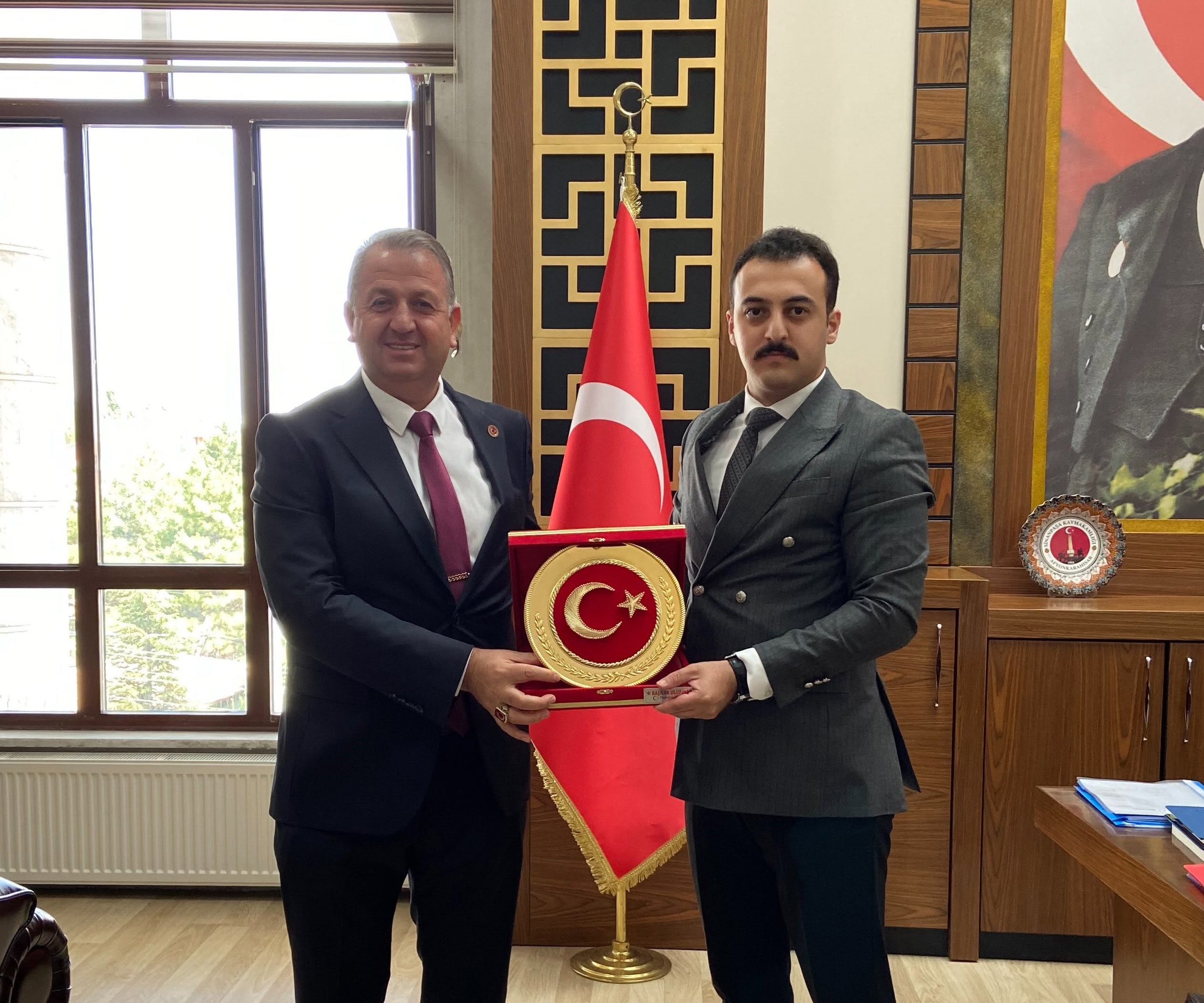 İŞ İNSANI OSMAN ULUPINAR’DAN KAYMAKAM MİROĞLU’NA HAYIRLI OLSUN ZİYARETİ